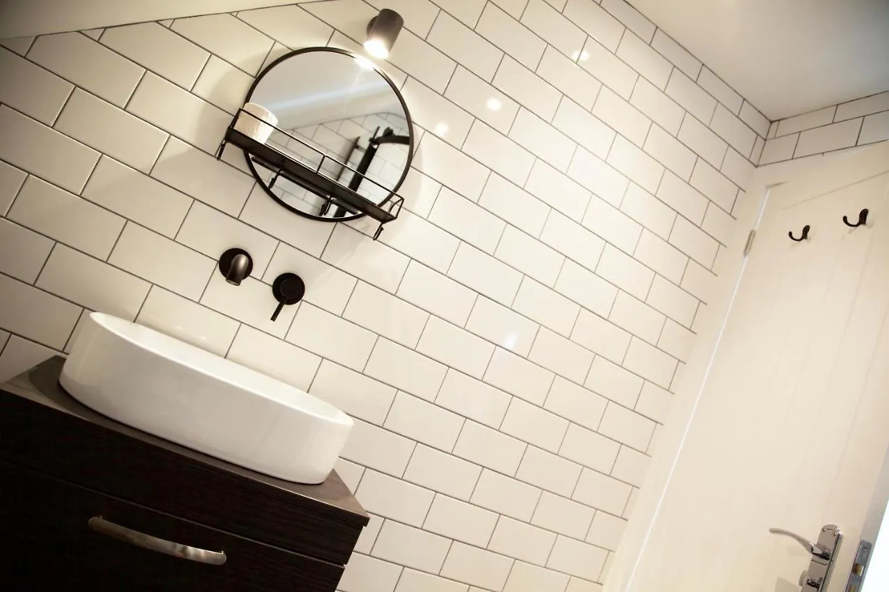 The Barbershop Apartments Manchester 0*,